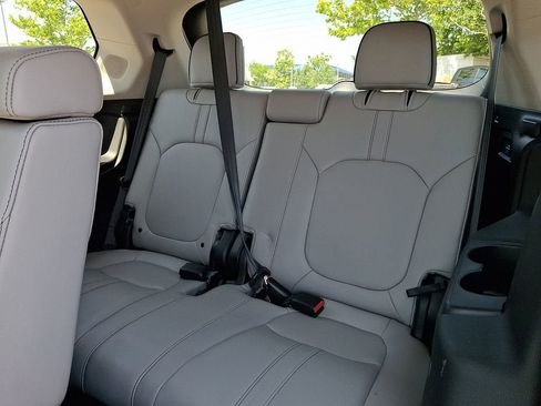 Used 2023 Honda Pilot Elite image 11