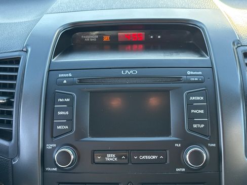 Used 2013 Kia Sorento LX w/ Convenience Pkg image 11