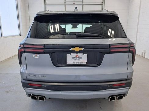 Used 2025 Chevrolet Traverse LT image 7