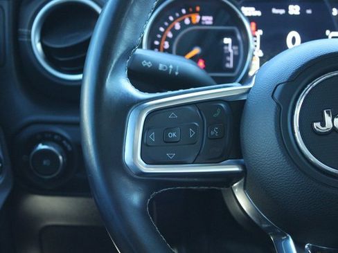 Used 2018 Jeep Wrangler Unlimited Sahara image 24