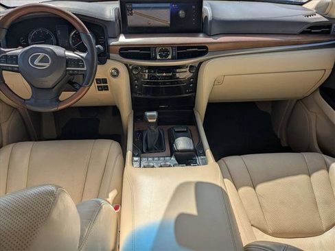 Used 2020 Lexus LX 570 4WD w/ Luxury Package image 17