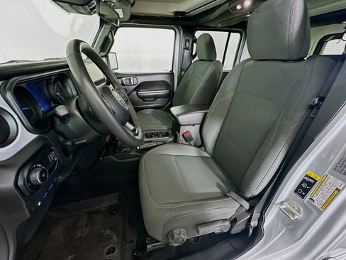 Used 2024 Jeep Wrangler Willys image 13