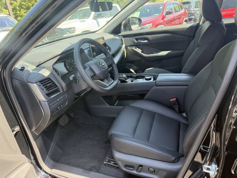 Used 2026 Nissan Rogue Dark Armor AWD/4WD image 9