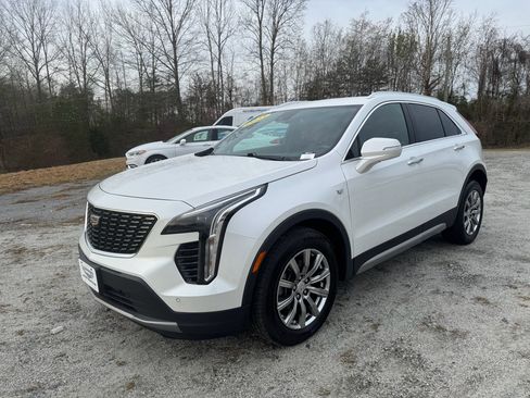 Used 2023 Cadillac XT4 Premium Luxury image 3