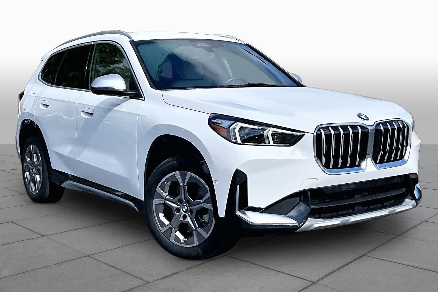 Used 2023 BMW X1 xDrive28i w/ Convenience Package AWD/4WD image 3