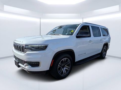 Used 2024 Jeep Wagoneer L Series II w/ Flexible Seating Group AWD/4WD image 7