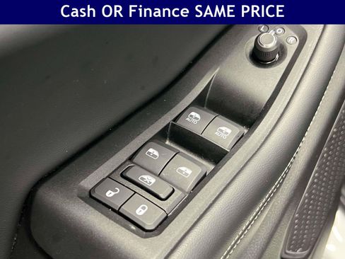 Used 2025 Jeep Grand Cherokee Limited w/ MOPAR Finishing Package AWD/4WD image 18