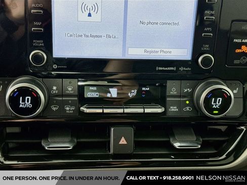 Used 2022 Toyota Highlander XLE AWD/4WD image 15