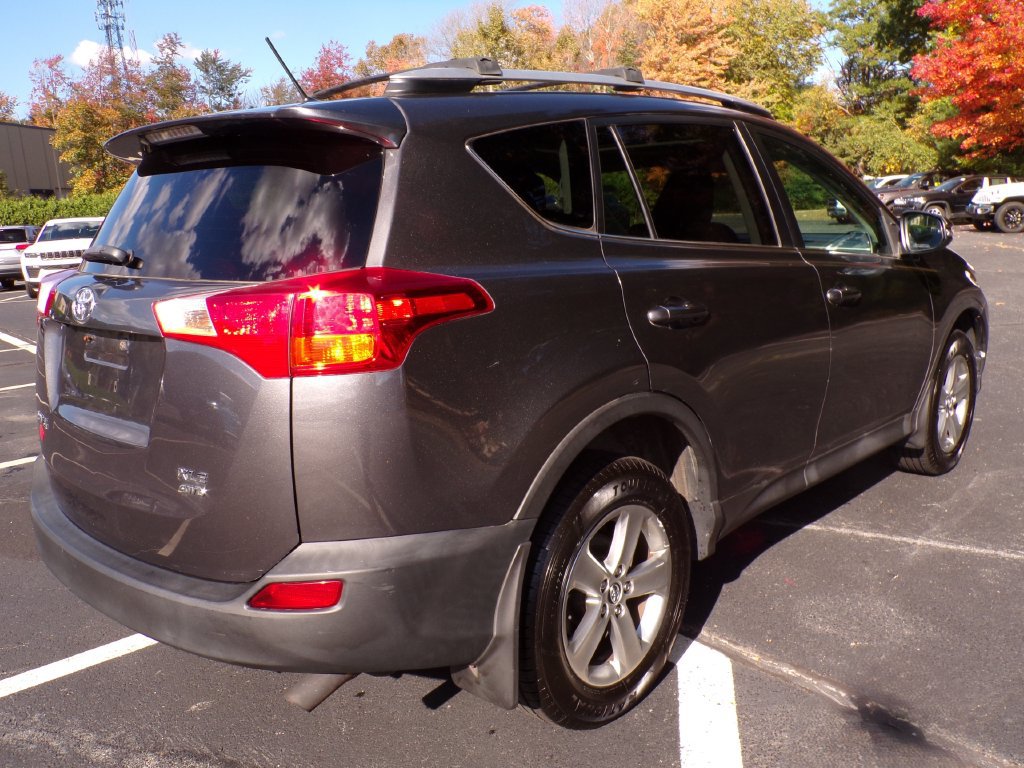 Used 2015 Toyota RAV4 XLE w/ Four Season Floor Mat Package AWD/4WD image 10