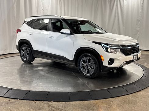 Certified 2024 Kia Seltos S image 10