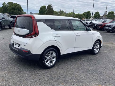 Used 2022 Kia Soul LX w/ Technology Package FWD image 6