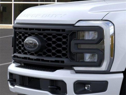 New 2025 Ford F350 Lariat w/ Lariat Ultimate Package image 39
