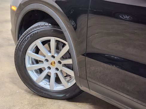 Used 2019 Porsche Cayenne image 23