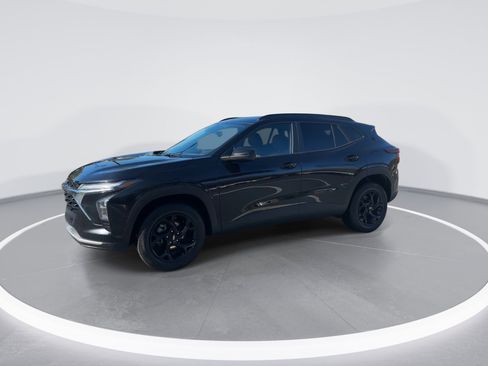 Used 2025 Chevrolet Trax LT w/ LT Convenience Package image 5