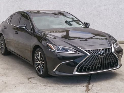 Used 2023 Lexus ES 300h w/ Premium Package FWD image 3