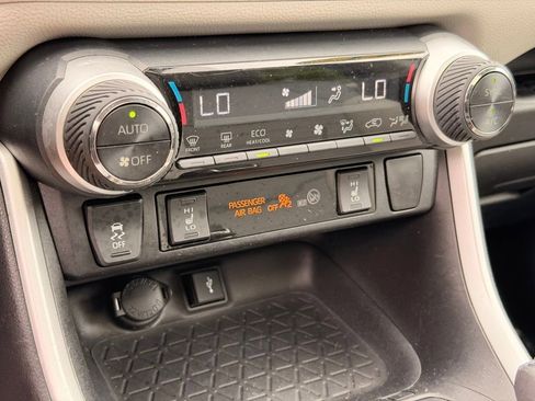 Used 2021 Toyota RAV4 XLE Premium AWD/4WD image 34