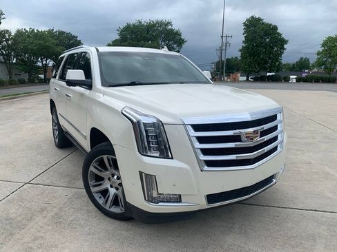 Used 2015 Cadillac Escalade Premium RWD image 4