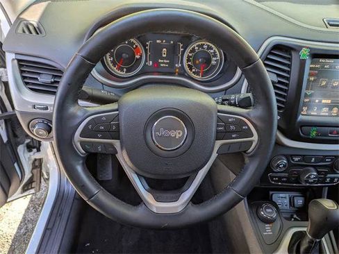 Certified 2017 Jeep Cherokee Latitude w/ Comfort/Convenience Group image 17