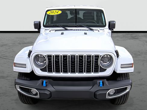 Used 2024 Jeep Wrangler Sahara w/ Technology Group image 6