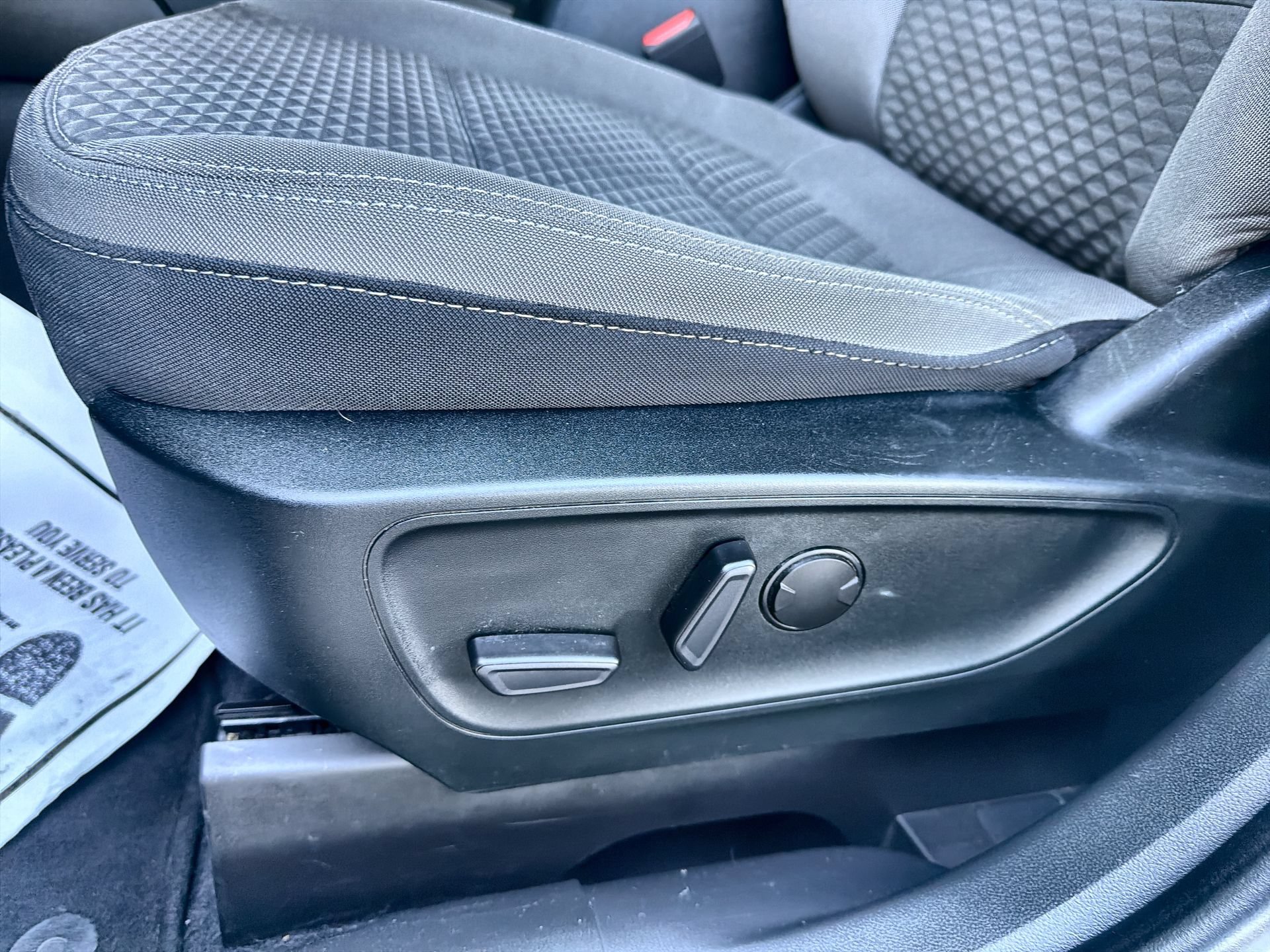 Used 2022 Ford Escape SE w/ SE Sport Appearance Package FWD image 12