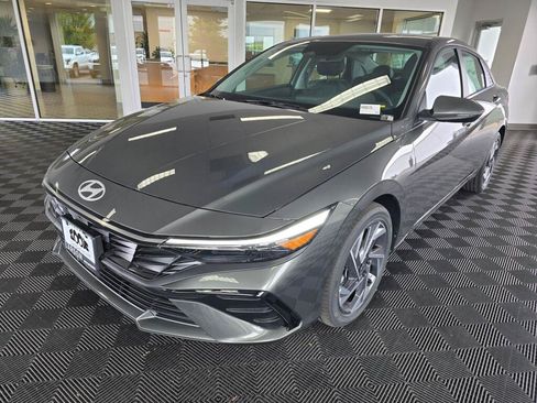 New 2026 Hyundai Elantra Limited FWD image 7