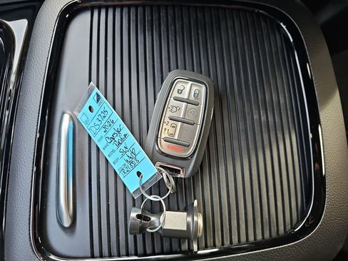 New 2026 Chrysler Pacifica Limited image 30