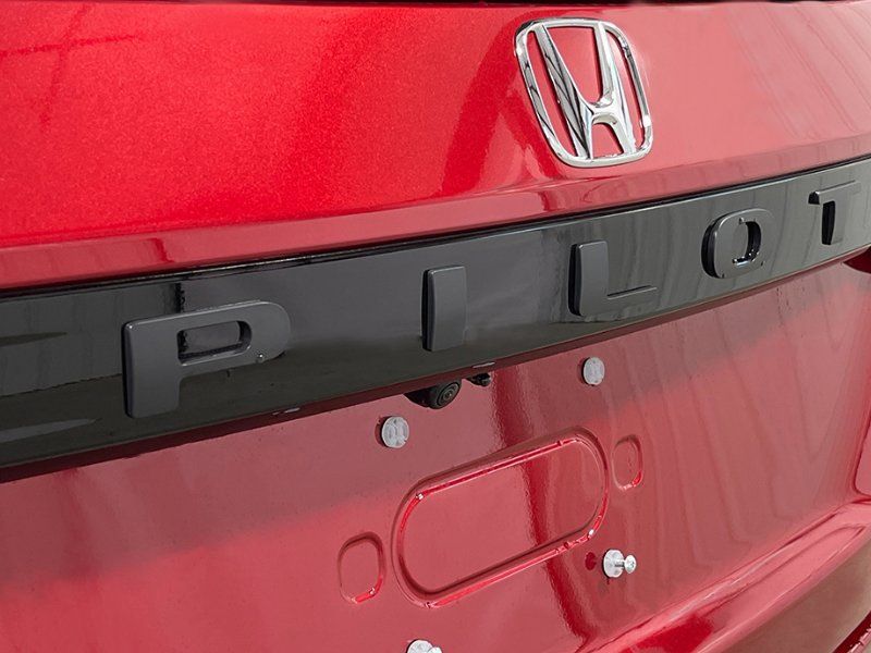Used 2025 Honda Pilot TrailSport image 39