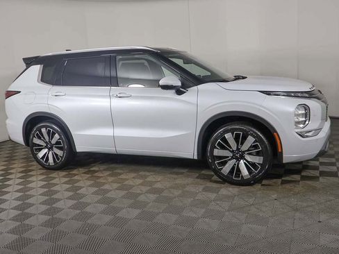 New 2026 Mitsubishi Outlander SEL image 24