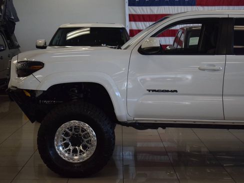 Used 2017 Toyota Tacoma SR5 RWD image 21