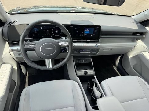 Used 2025 Hyundai Kona SEL AWD/4WD image 16