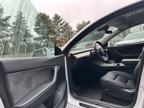 Used 2022 Tesla Model Y Long Range image 20