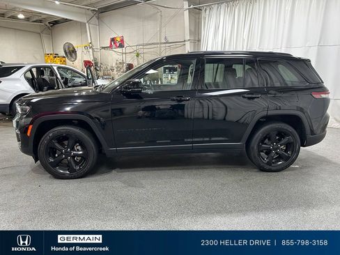 Used 2023 Jeep Grand Cherokee Altitude AWD/4WD image 5