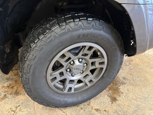 Used 2020 Toyota 4Runner Venture image 12