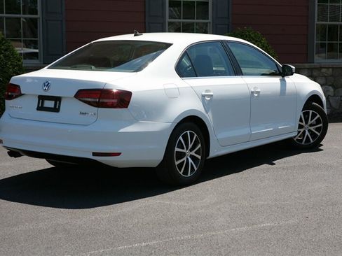 Used 2017 Volkswagen Jetta SE FWD image 5
