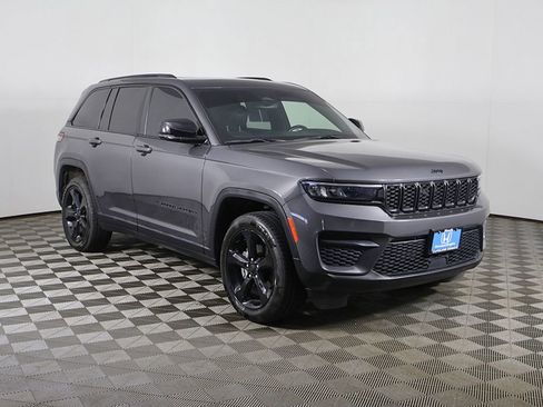 Used 2023 Jeep Grand Cherokee Altitude AWD/4WD image 60