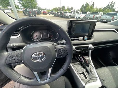 Used 2022 Toyota RAV4 XLE w/ Convenience Package AWD/4WD image 3