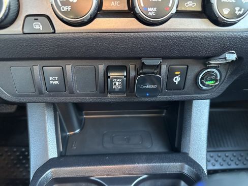 Used 2020 Toyota Tacoma TRD Sport image 18