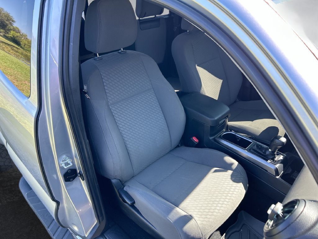 Used 2022 Toyota Tacoma SR5 RWD image 31
