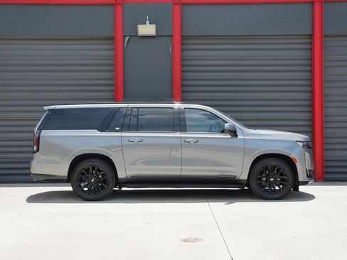 Used 2022 Cadillac Escalade ESV Sport Platinum w/ LPO, ONYX Package AWD/4WD image 13