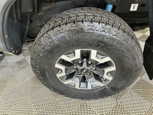 Used 2019 Toyota Tacoma TRD Off-Road image 11