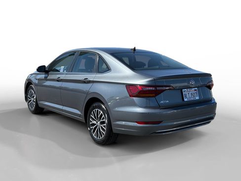 Used 2019 Volkswagen Jetta SEL w/ Cold Weather Package FWD image 3