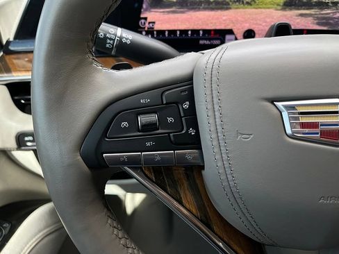 Used 2024 Cadillac Escalade ESV Premium Luxury Platinum AWD/4WD image 18
