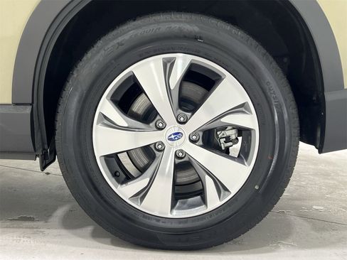 Used 2024 Subaru Ascent Premium w/ Convenience Package image 10