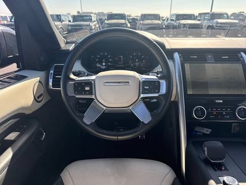Used 2023 Land Rover Discovery Metropolitan Edition AWD/4WD image 20