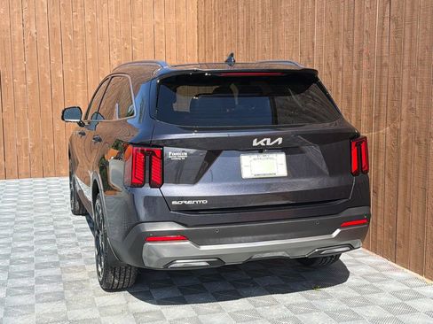 Used 2025 Kia Sorento SX image 16