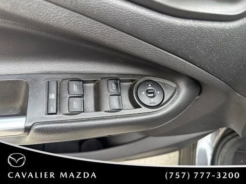 Used 2017 Ford Escape SE FWD image 12