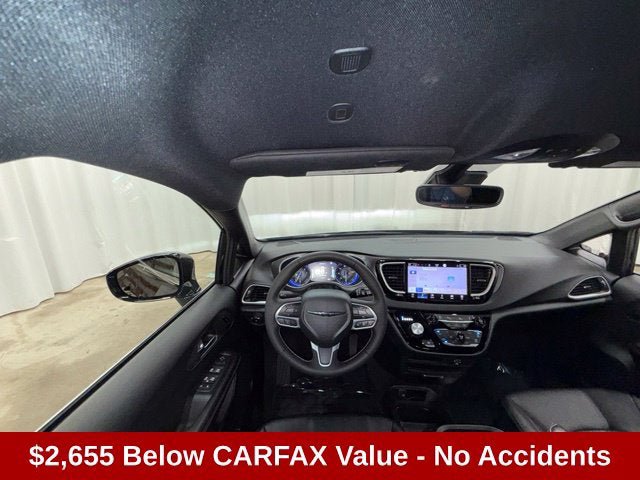 Used 2026 Chrysler Pacifica Select FWD image 14