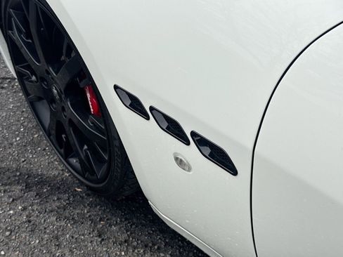 Used 2015 Maserati GranTurismo MC image 39