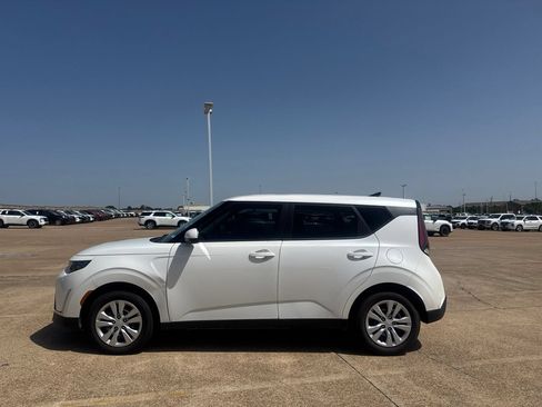 Used 2024 Kia Soul LX FWD image 13