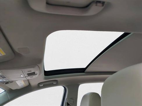 Used 2019 Buick Envision Essence image 16